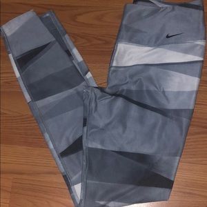 Nike medium workout leggings